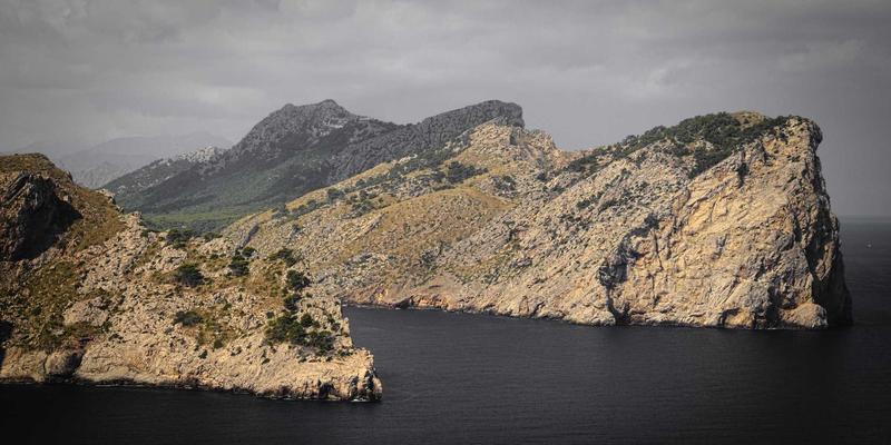 从海国图纸解码中国古代潮汐观测与天文导航系统：建筑方案中的赛博朋克启示