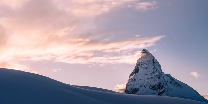 海国图纸与风水堪舆：古代滨海聚落的生态选址策略对现代建筑方案与设计服务的启示